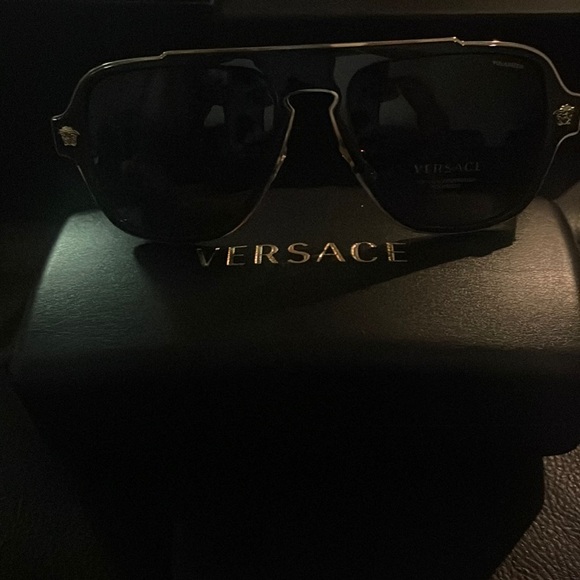 Versace sunglasses - Picture 1 of 3
